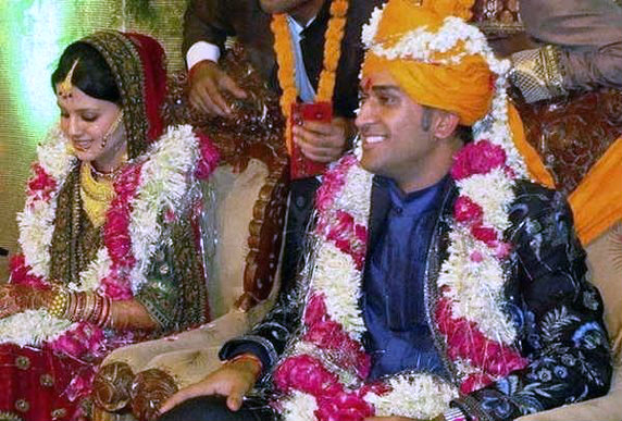 mahendra Singh Dhoni with wife sakshi