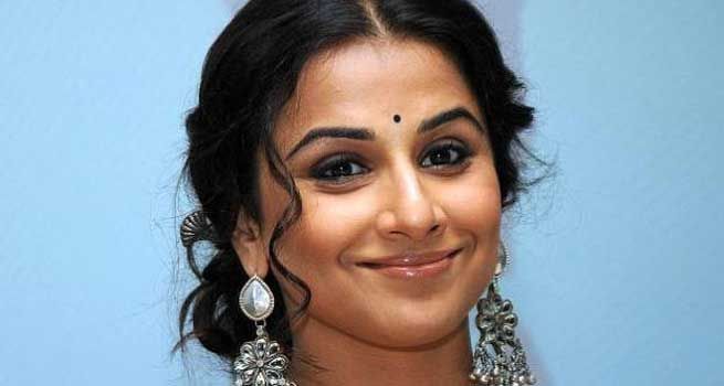 bidya balan round face eye glass buying tips bollywood round face shades tips goggles frames according to face types