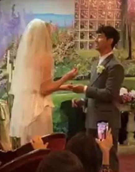 priyanka chopra, sophie turner game of thrones star joe jonas danielle jonas nick jonas jonas brothers vegas wedding bridesmaids party HD high quality pictures marriage pool party ideas